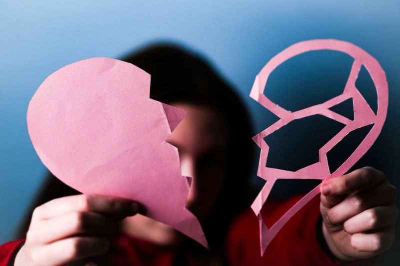 ¿Apego o amor? Cómo distinguir el amor sano de la dependencia