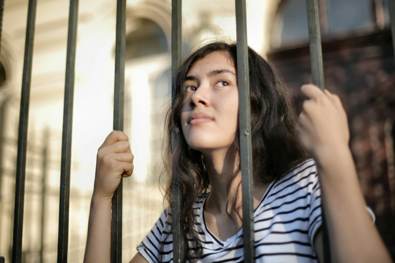 Sobreprotección en pareja: ¿Amor o prisión?